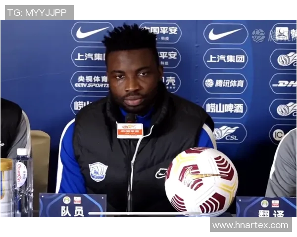 法国十几岁足球天才背后的女友曝光 网友惊叹两人甜蜜互动引关注